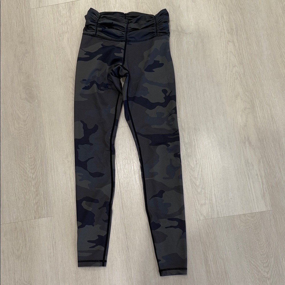 Carbon38 Gray Camouflage Leggings